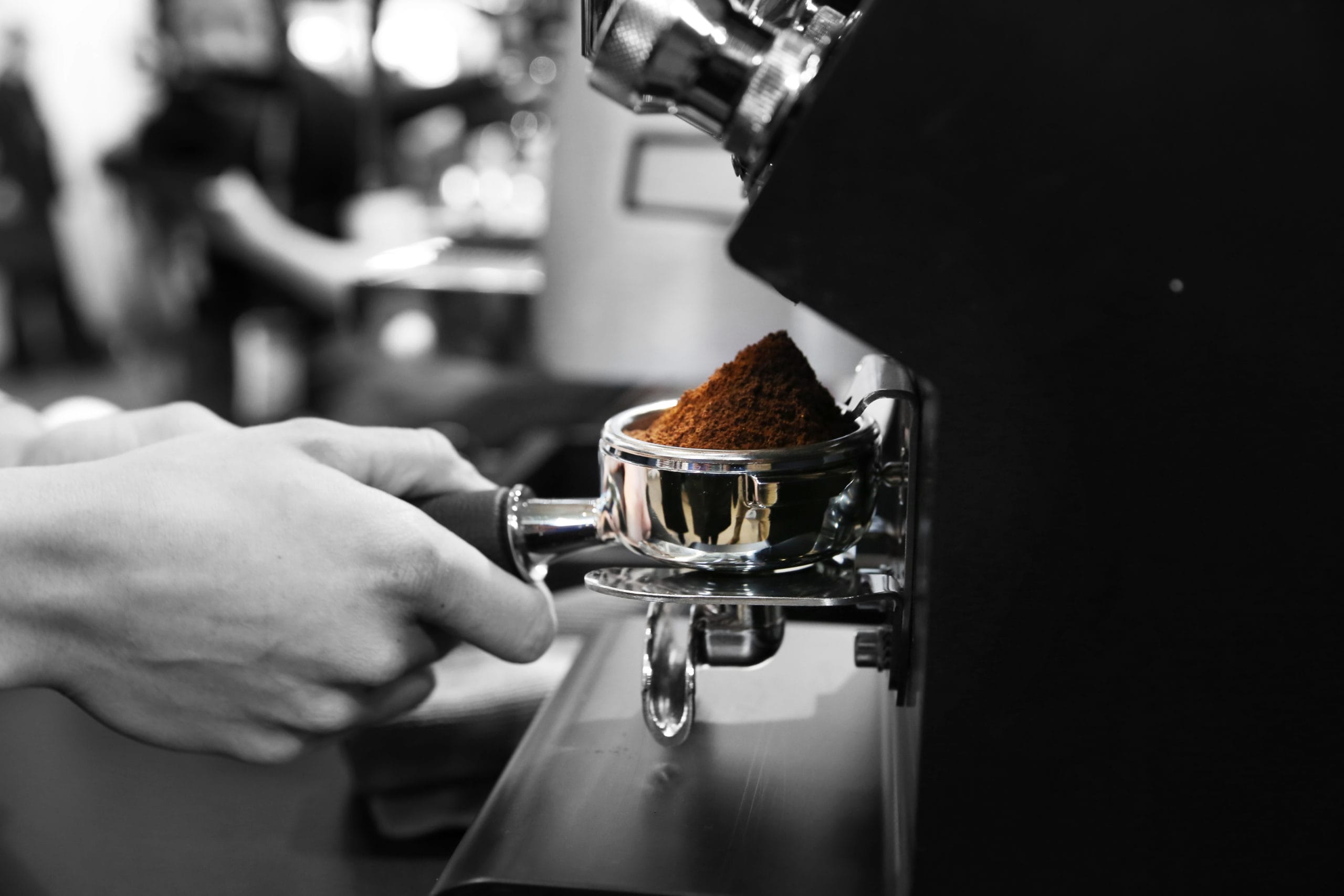 Comment réussir le tassage du café expresso ? - L'Arbre à Café