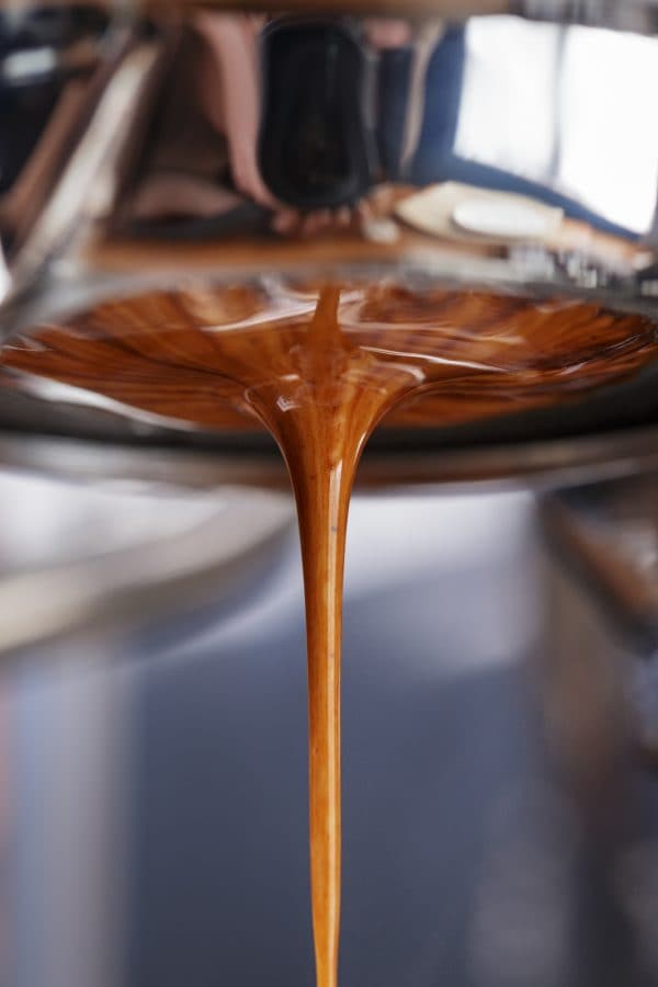 espresso extraction with bottomless portafilter, close up