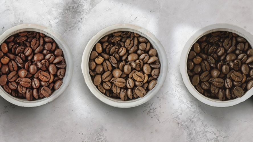 Comment moudre les grains de café 