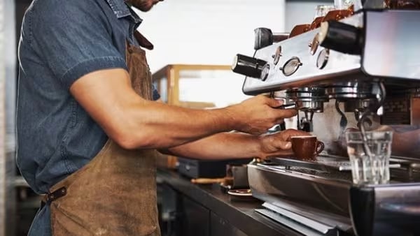 coffee-lounge_key-topic-kaffeeberufe_galerie-1_barista-600x338